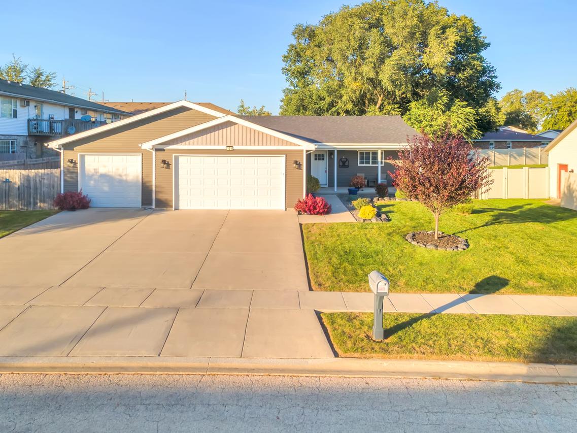 123 E First St., Manteno, IL 60950