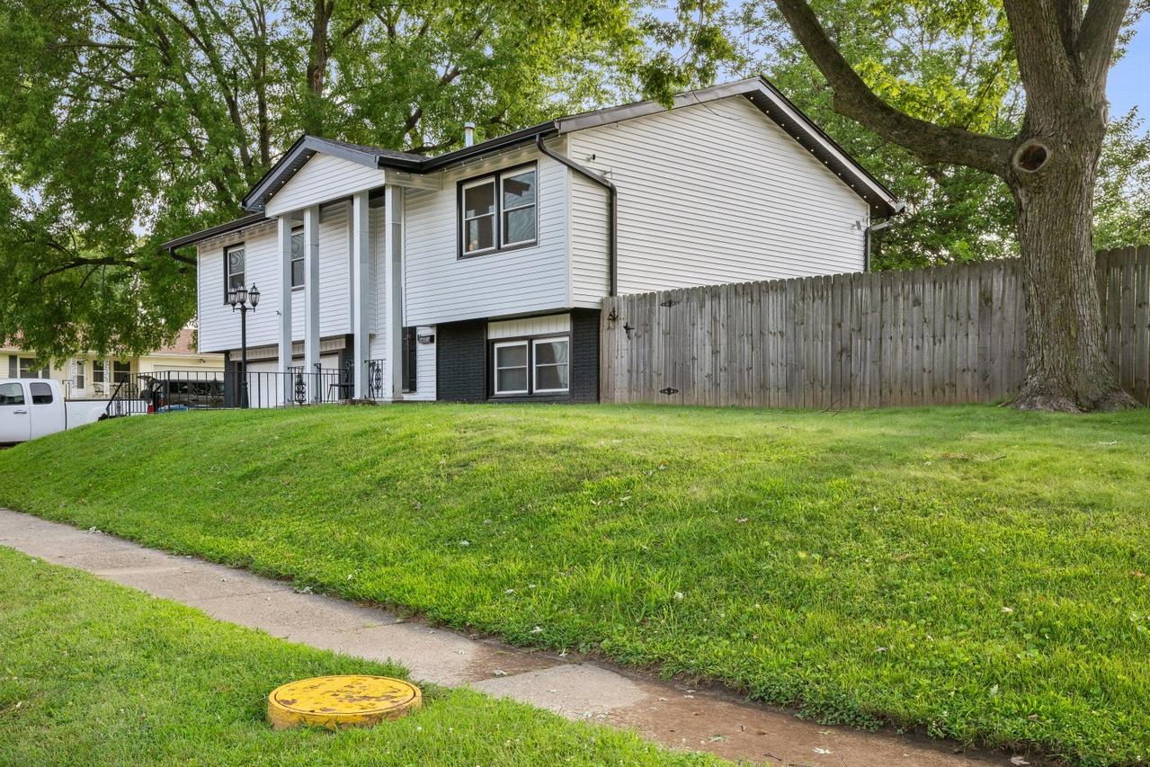 1810 15th St., Silvis, IL 61282