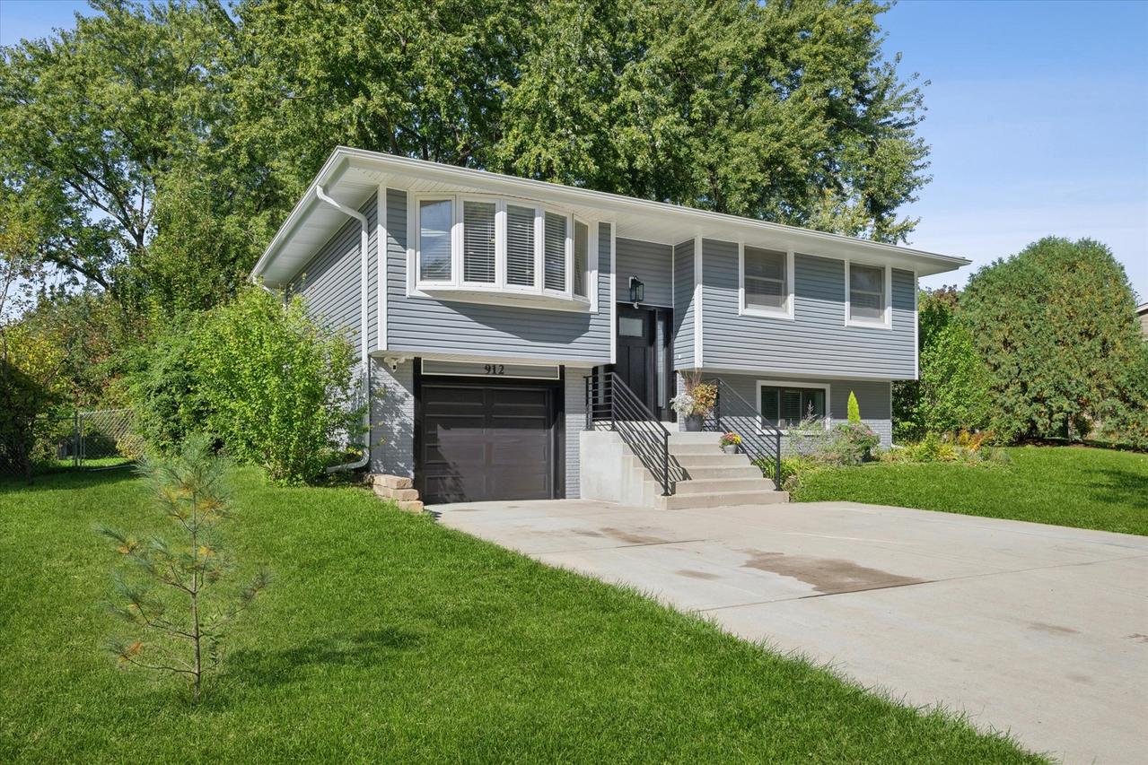 912 Cornell Ln., Schaumburg, IL 60193