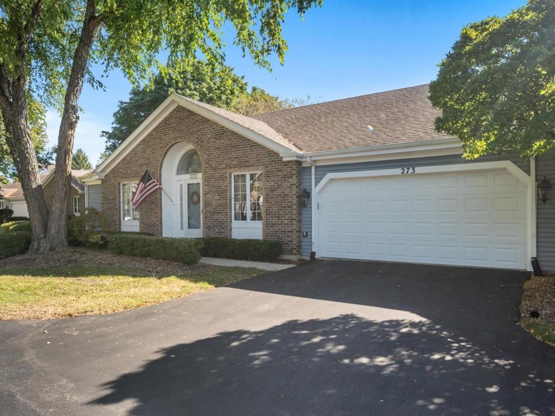 273 Governors Ln., Elgin, IL 60123