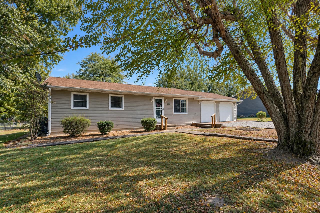 1200 S Wilson St., Benton, IL 62812