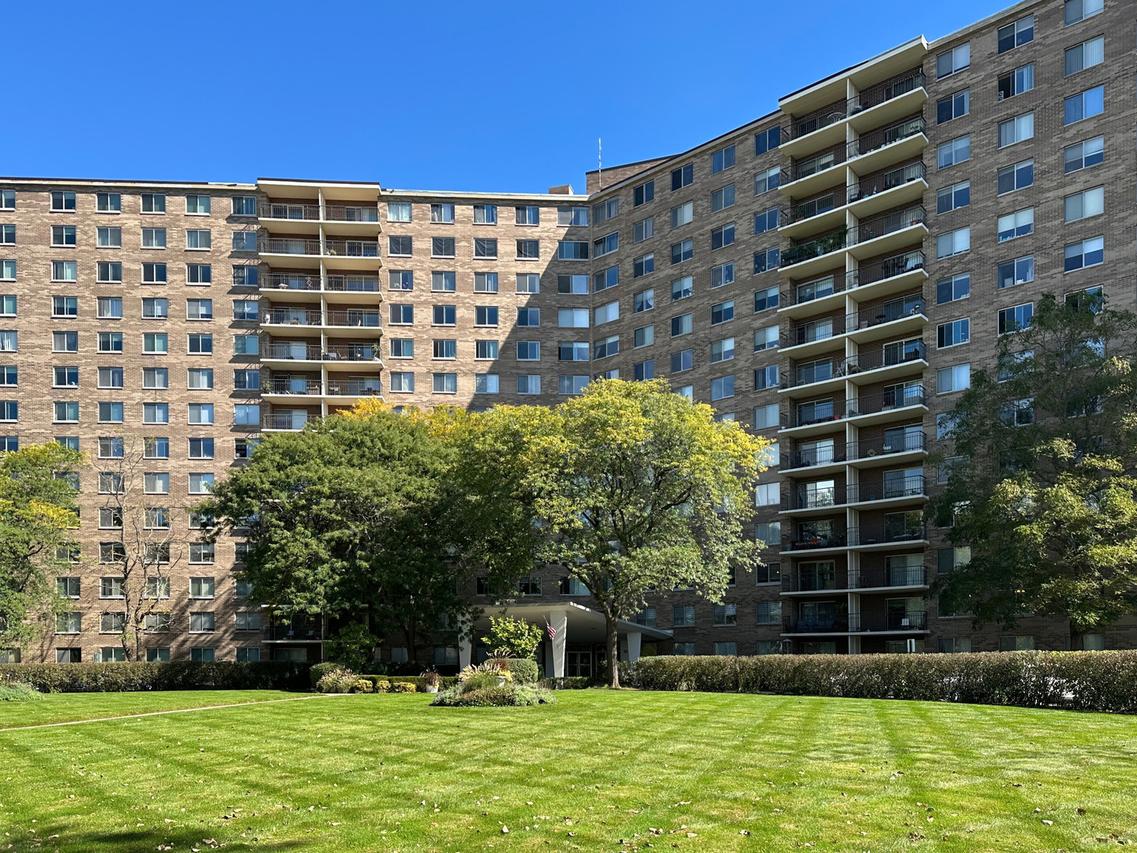7141 N Kedzie Ave. #913, Chicago, IL 60645