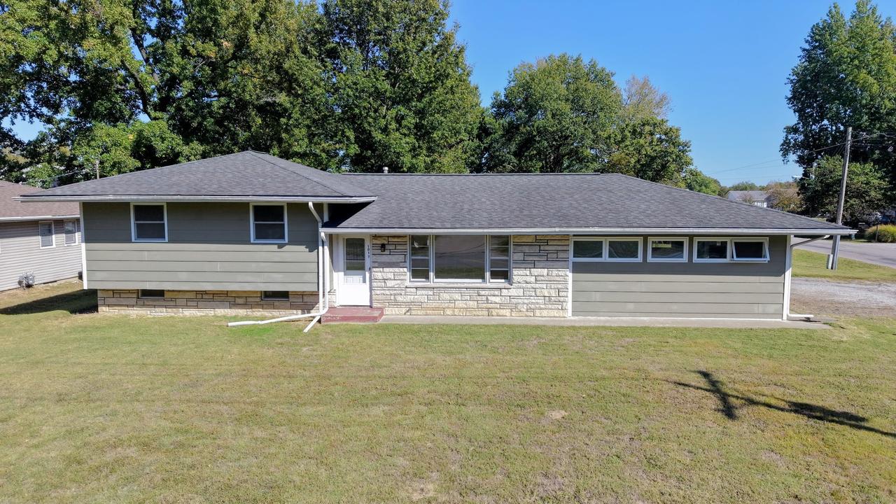 1017 S Giant City Rd., Carbondale, IL 62902