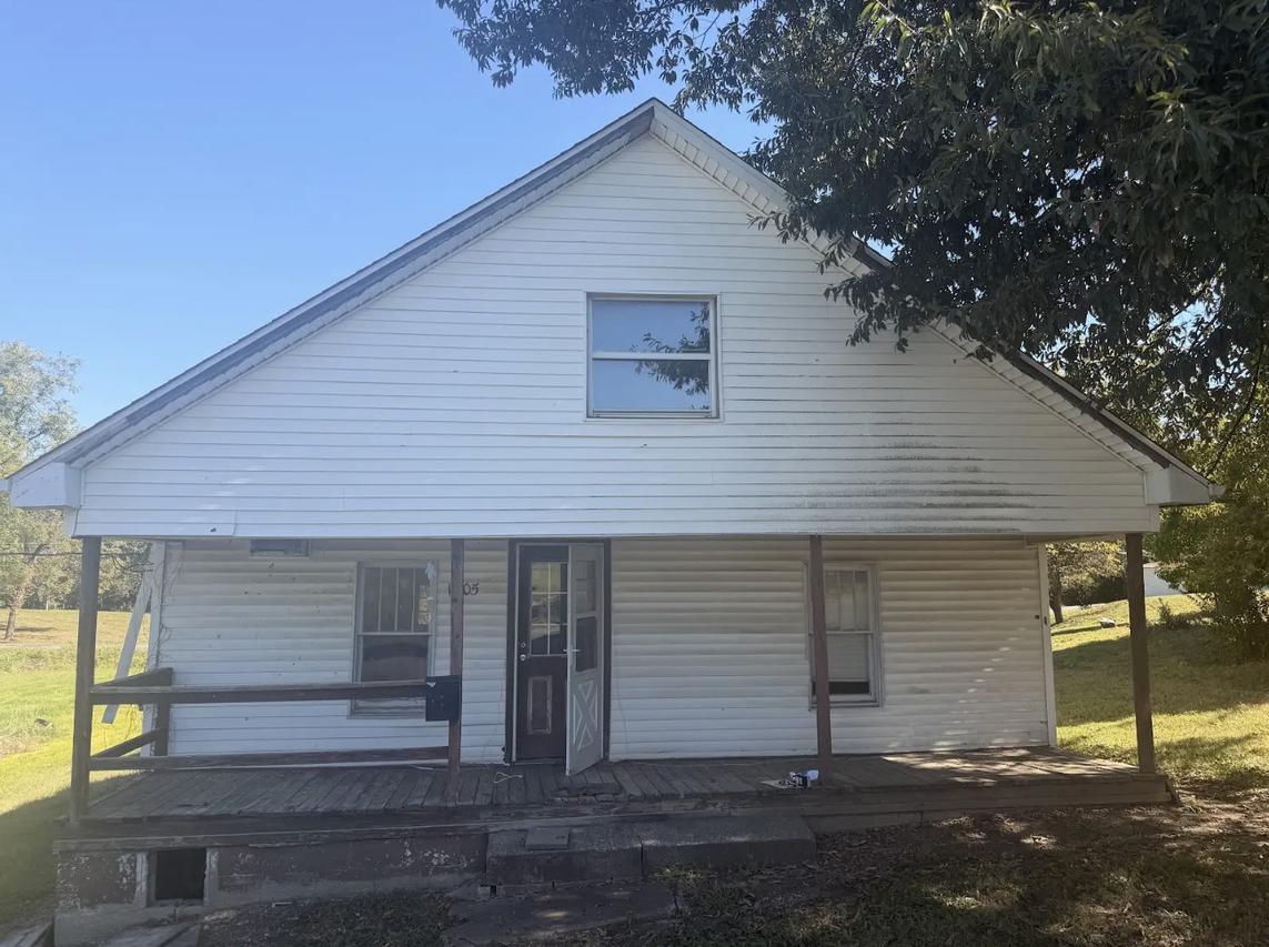 1405 Newton Ave., Johnston City, IL 62951