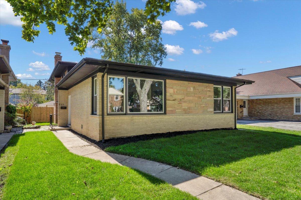 5311 Grove St., Skokie, IL 60077