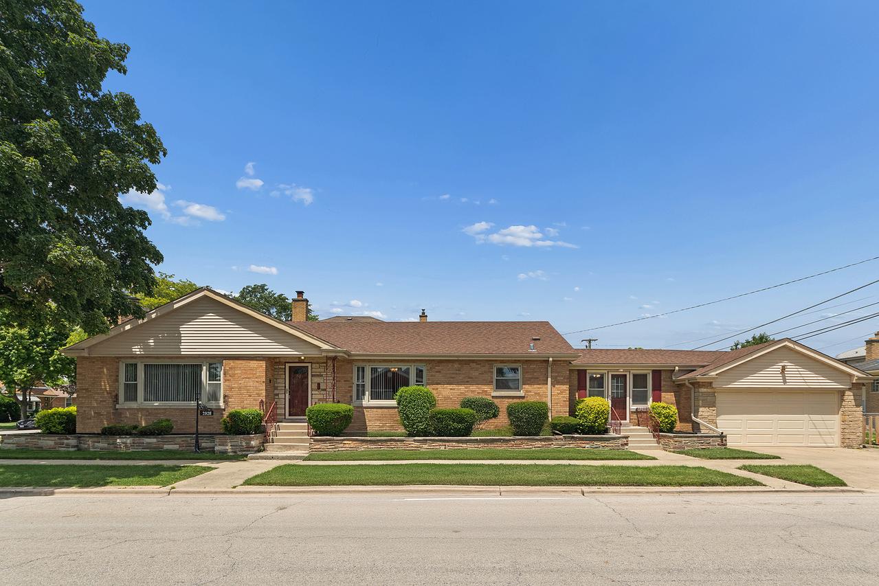 2928 W 92nd St., Evergreen Park, IL 60805