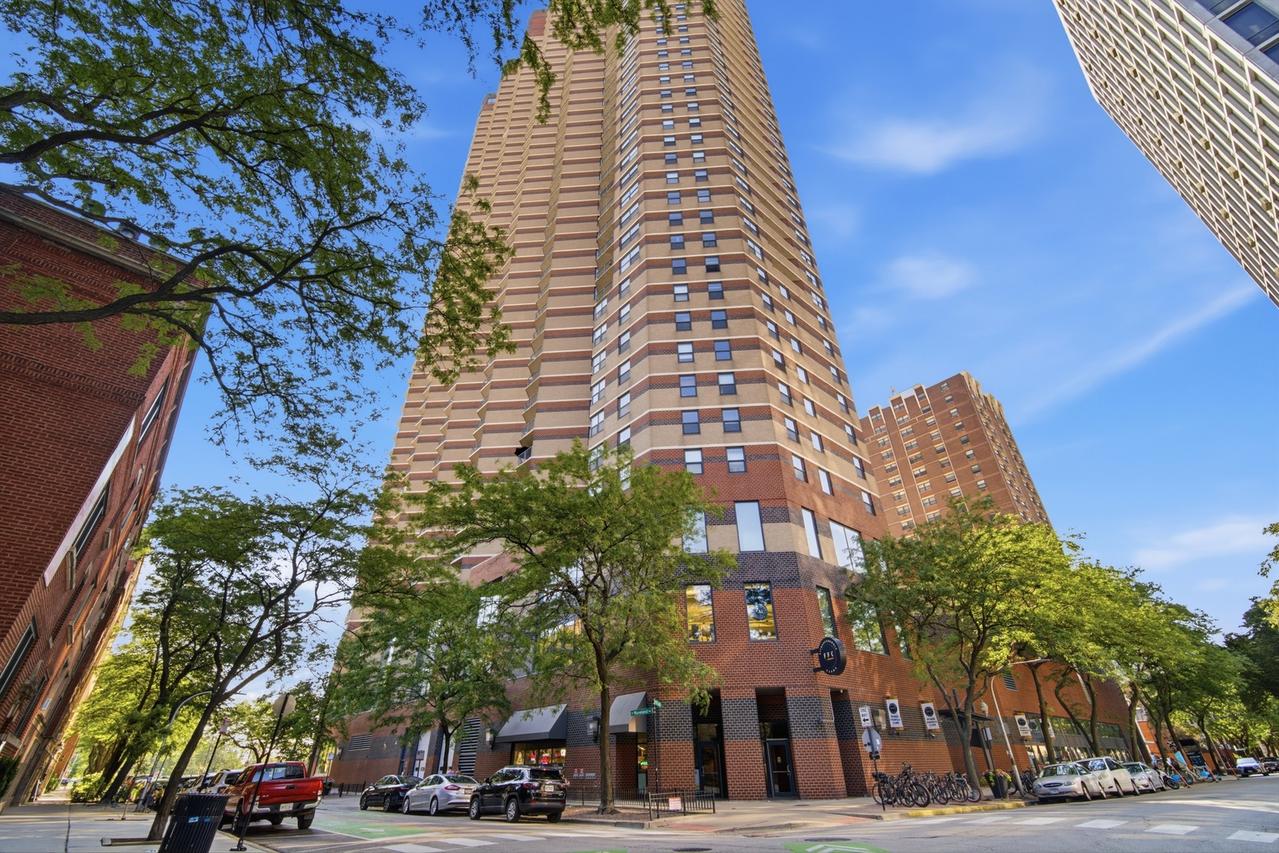 3660 N Lake Shore Dr. #1506, Chicago, IL 60613