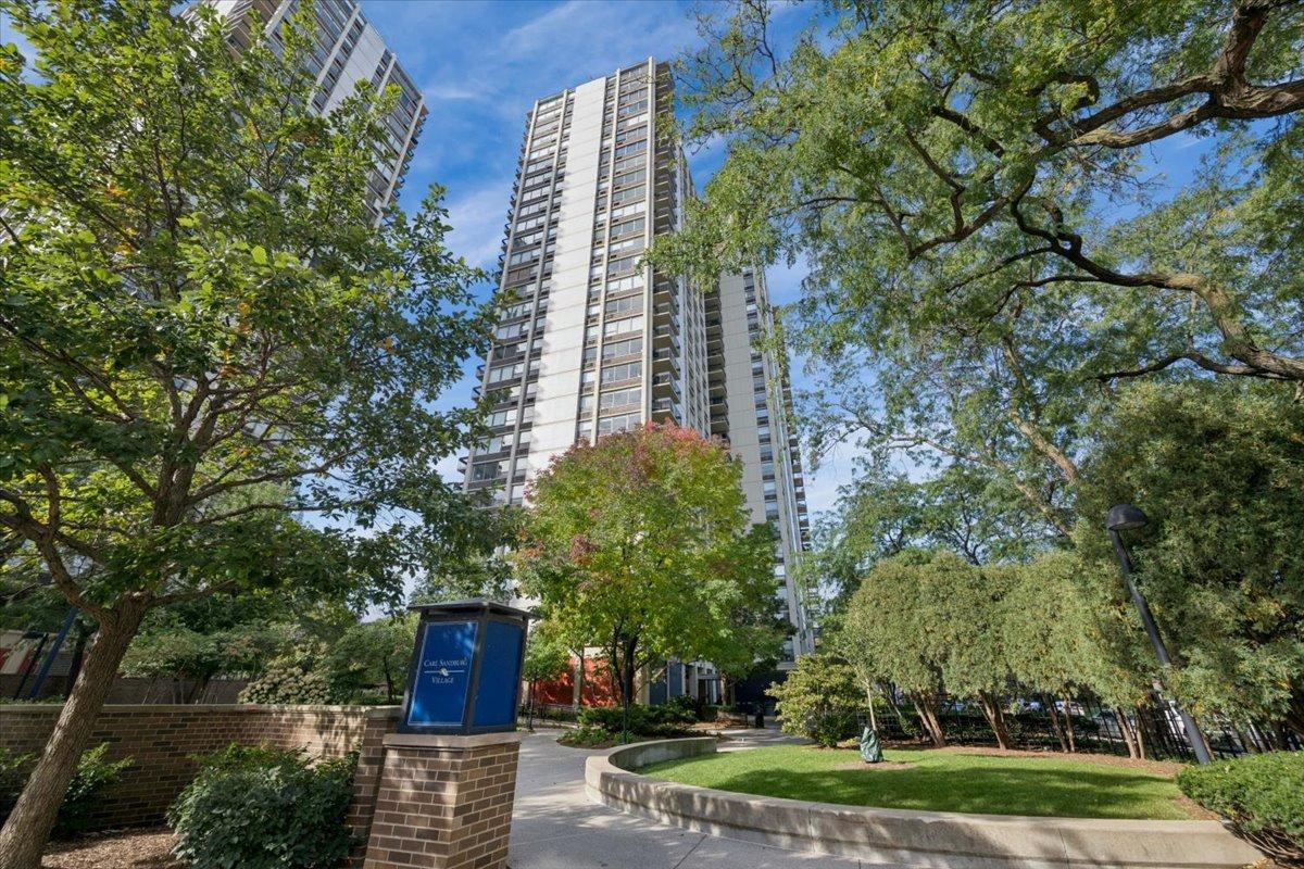 1360 N Sandburg Ter. #1405C, Chicago, IL 60610