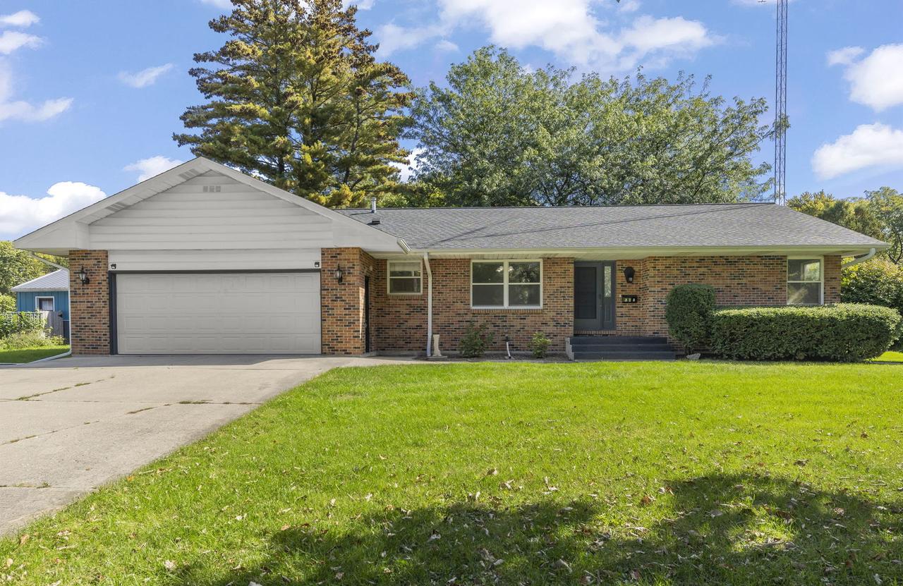 312 S Emmett St., Genoa, IL 60135