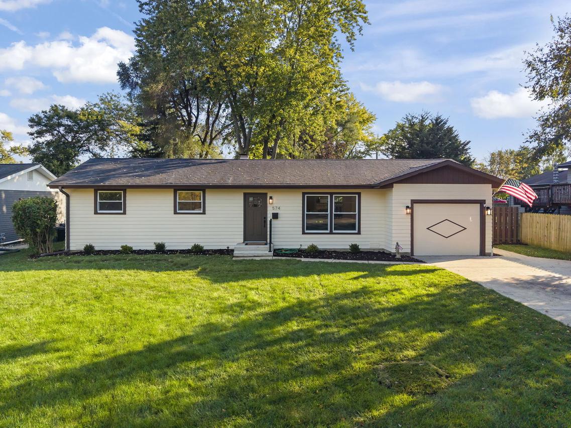 574 Cheyenne Tr., Carol Stream, IL 60188