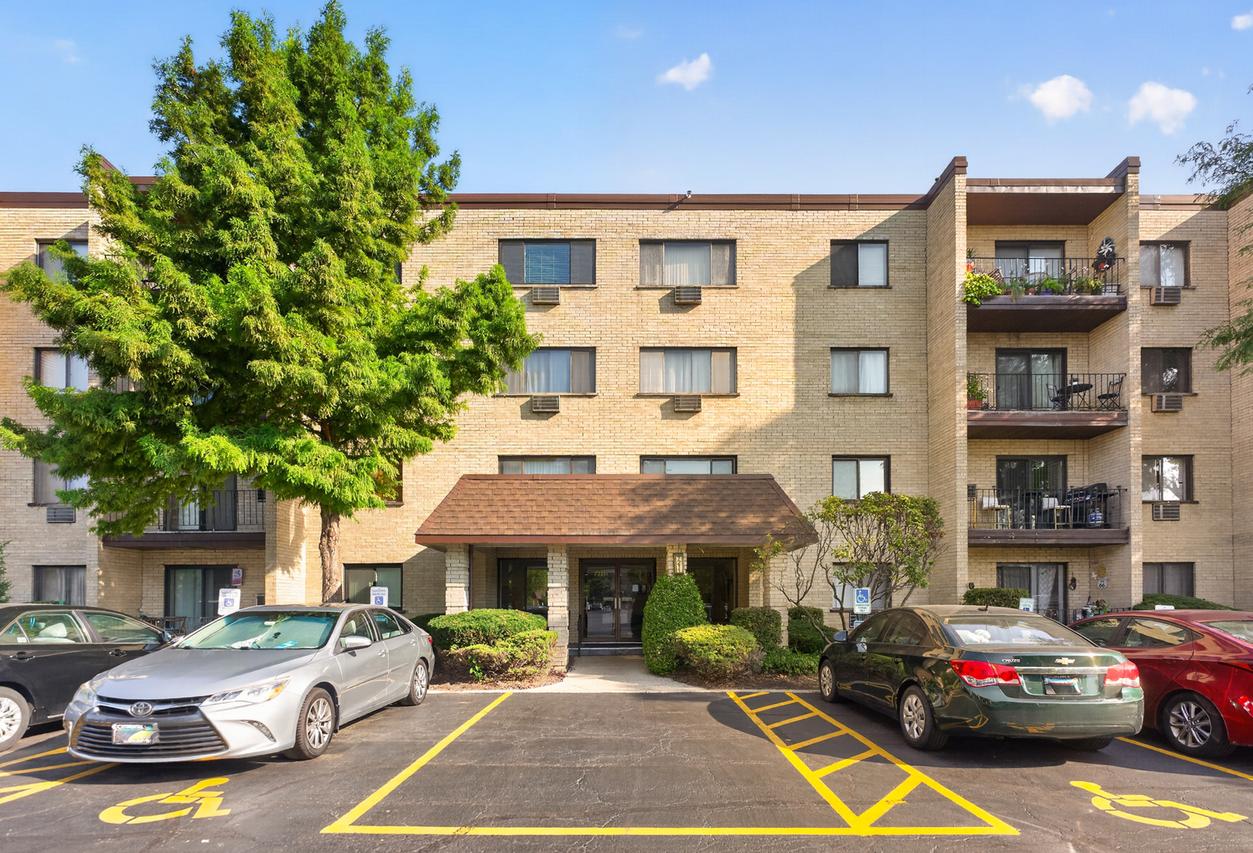 7211 Wolf Rd. #109A, Indian Head Park, IL 60525