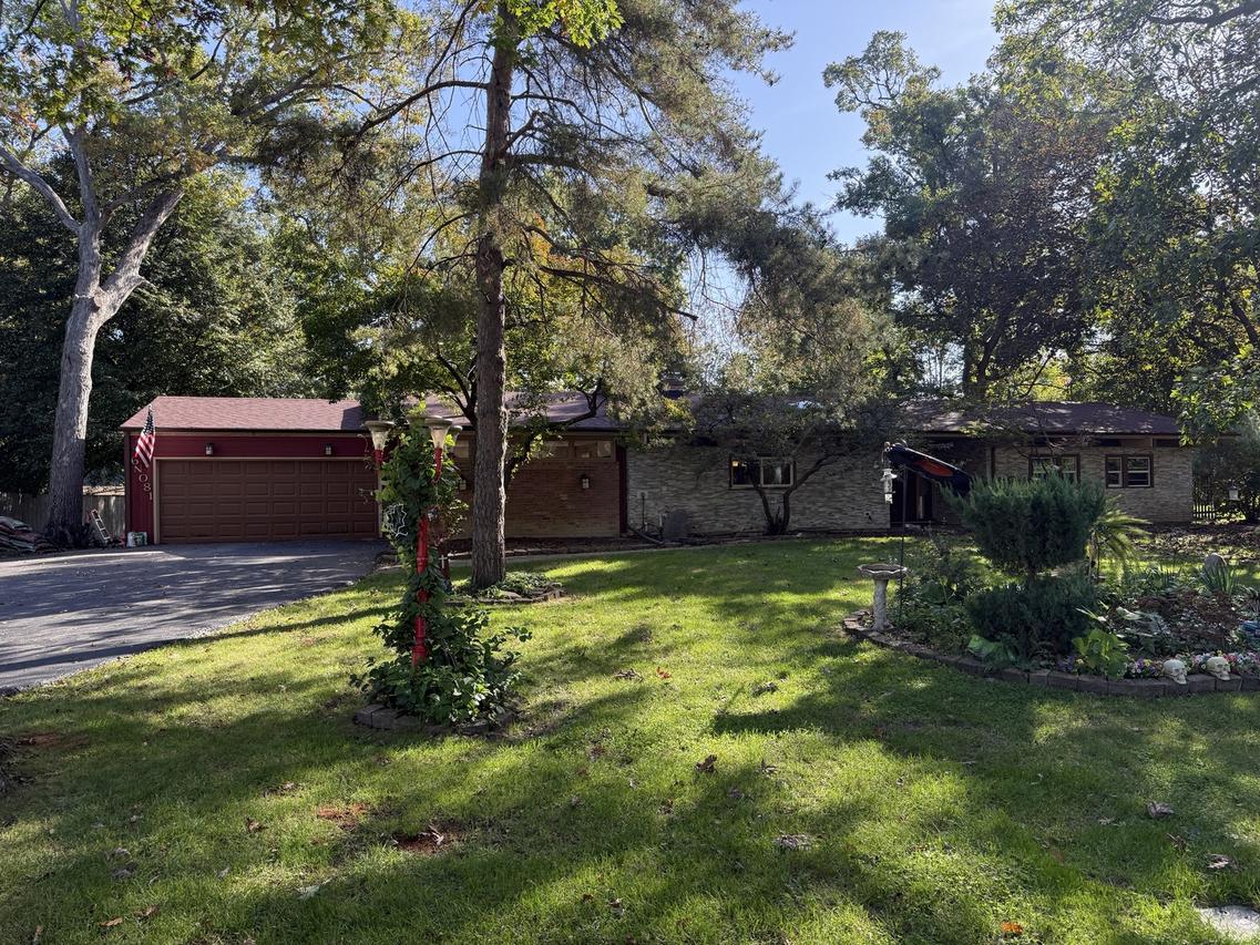 6N081 Hillcrest Dr., Medinah, IL 60157