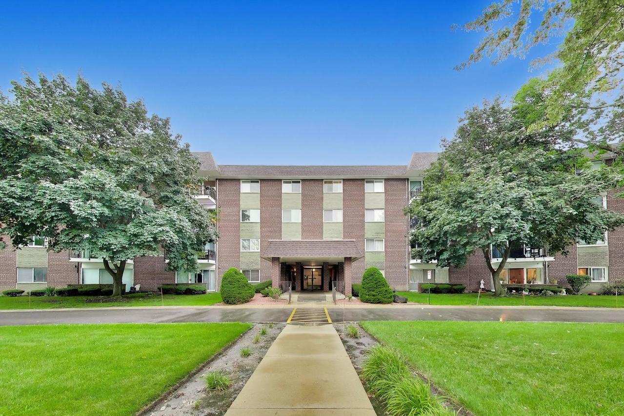 1030 S Fernandez Ave. #2B, Arlington Heights, IL 60005
