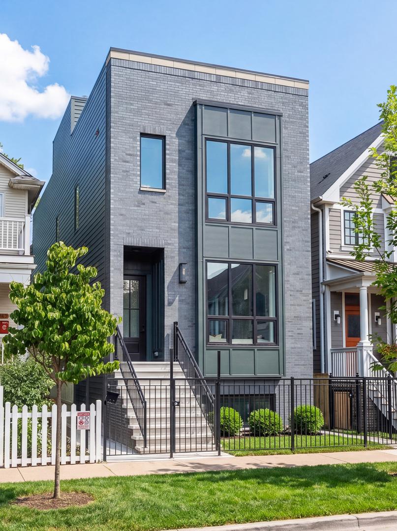 3041 N Leavitt St., Chicago, IL 60618