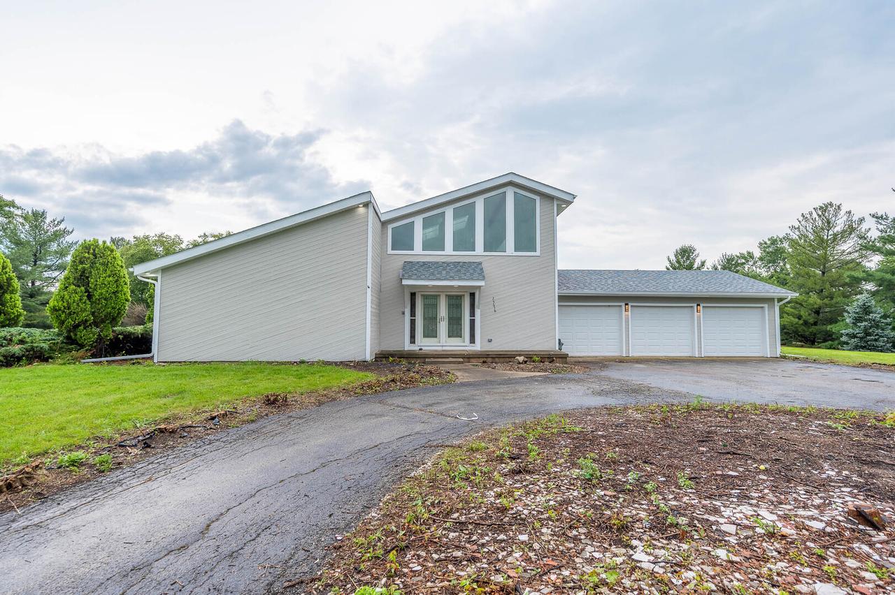 25636 Stoney Kirk Ct., Lake Zurich, IL 60047