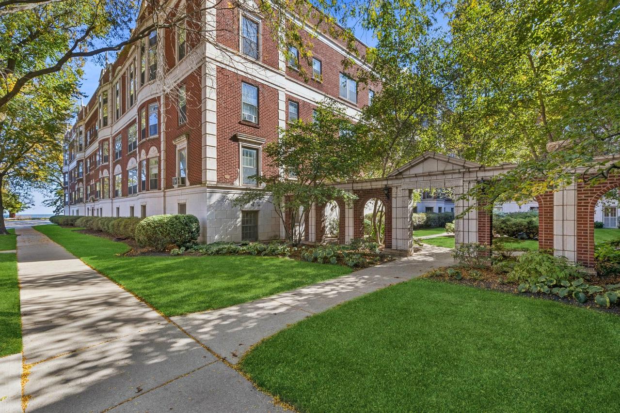482 Sheridan Rd. #1, Evanston, IL 60202