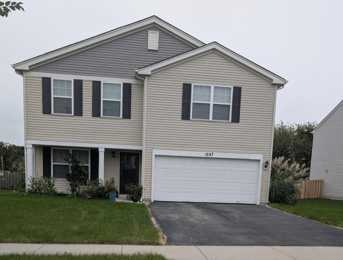 1547 Crest Dr., Pingree Grove, IL 60140