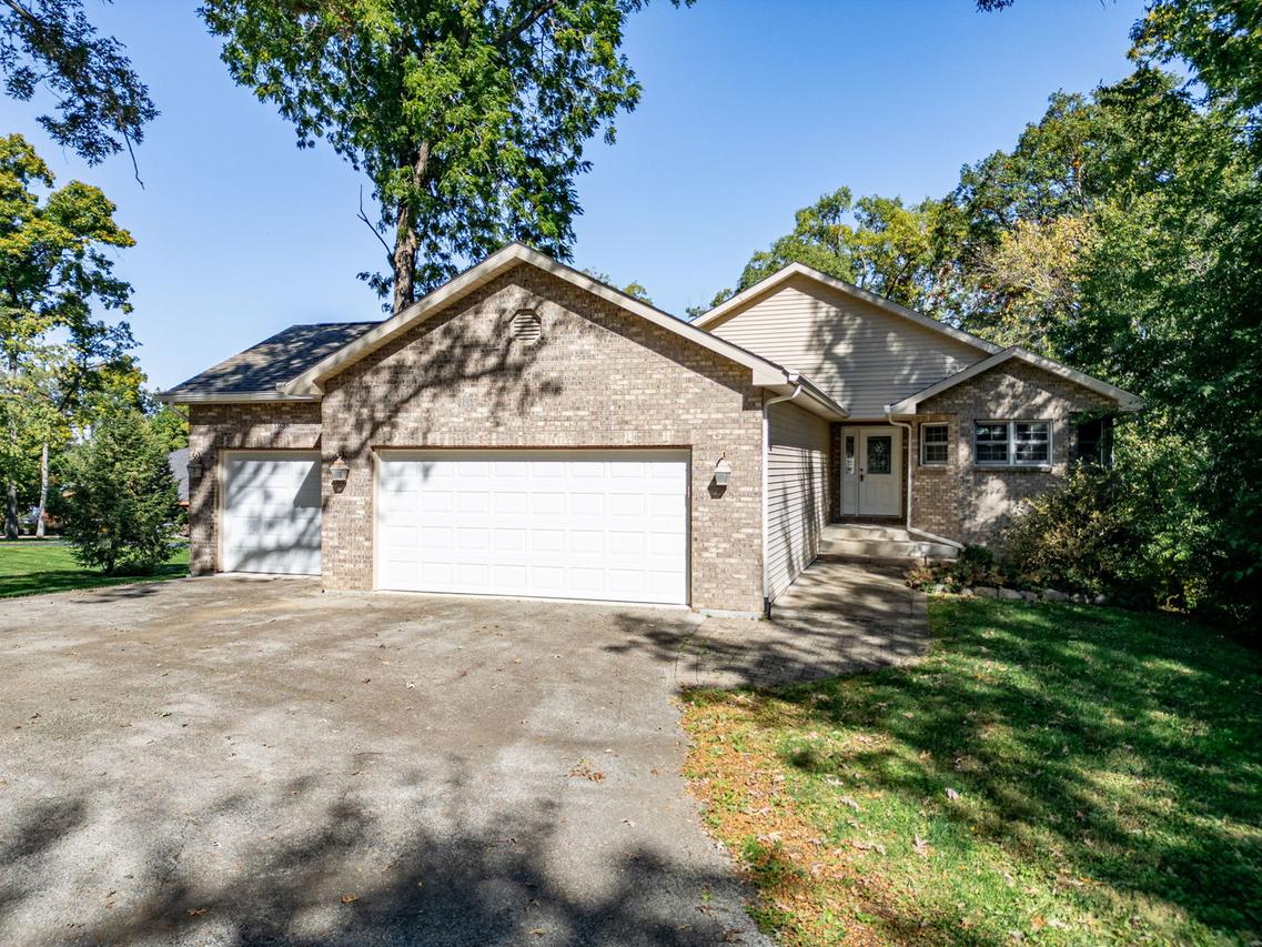 1938 Baintree Rd., Davis, IL 61019