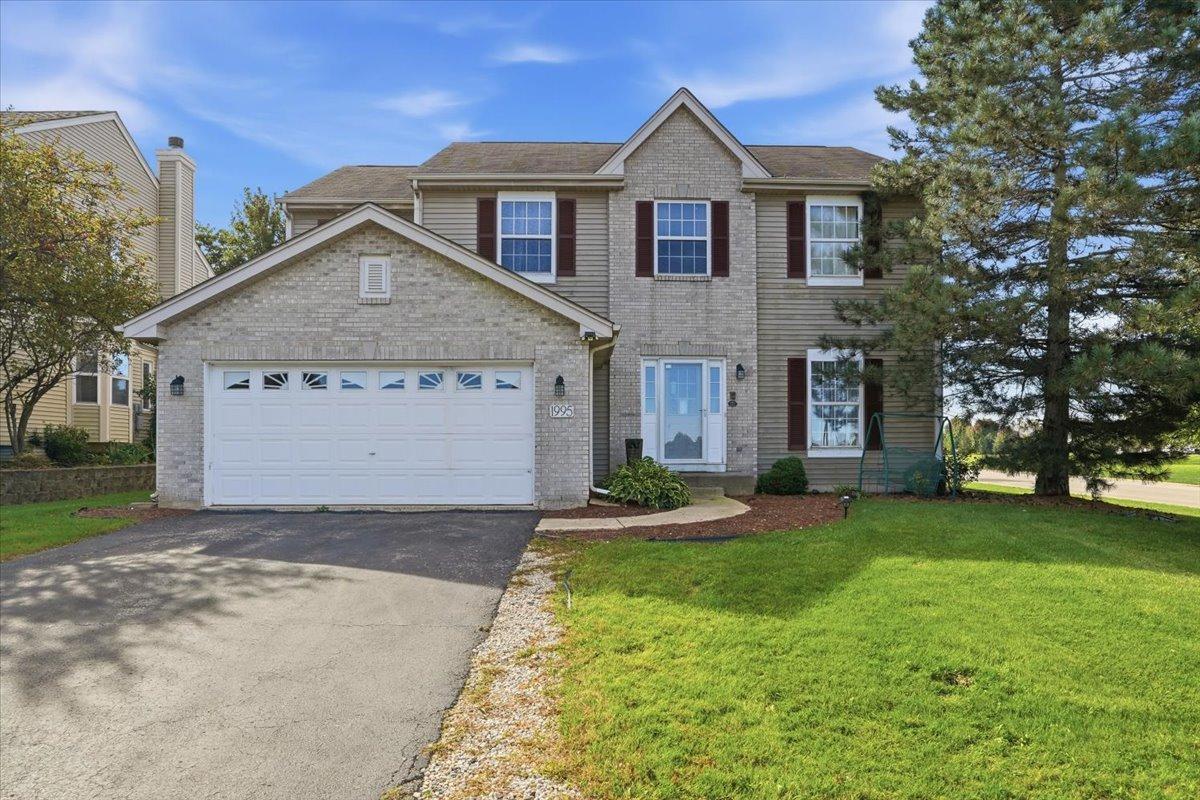 1995 W Meadowview Dr., Round Lake, IL 60073