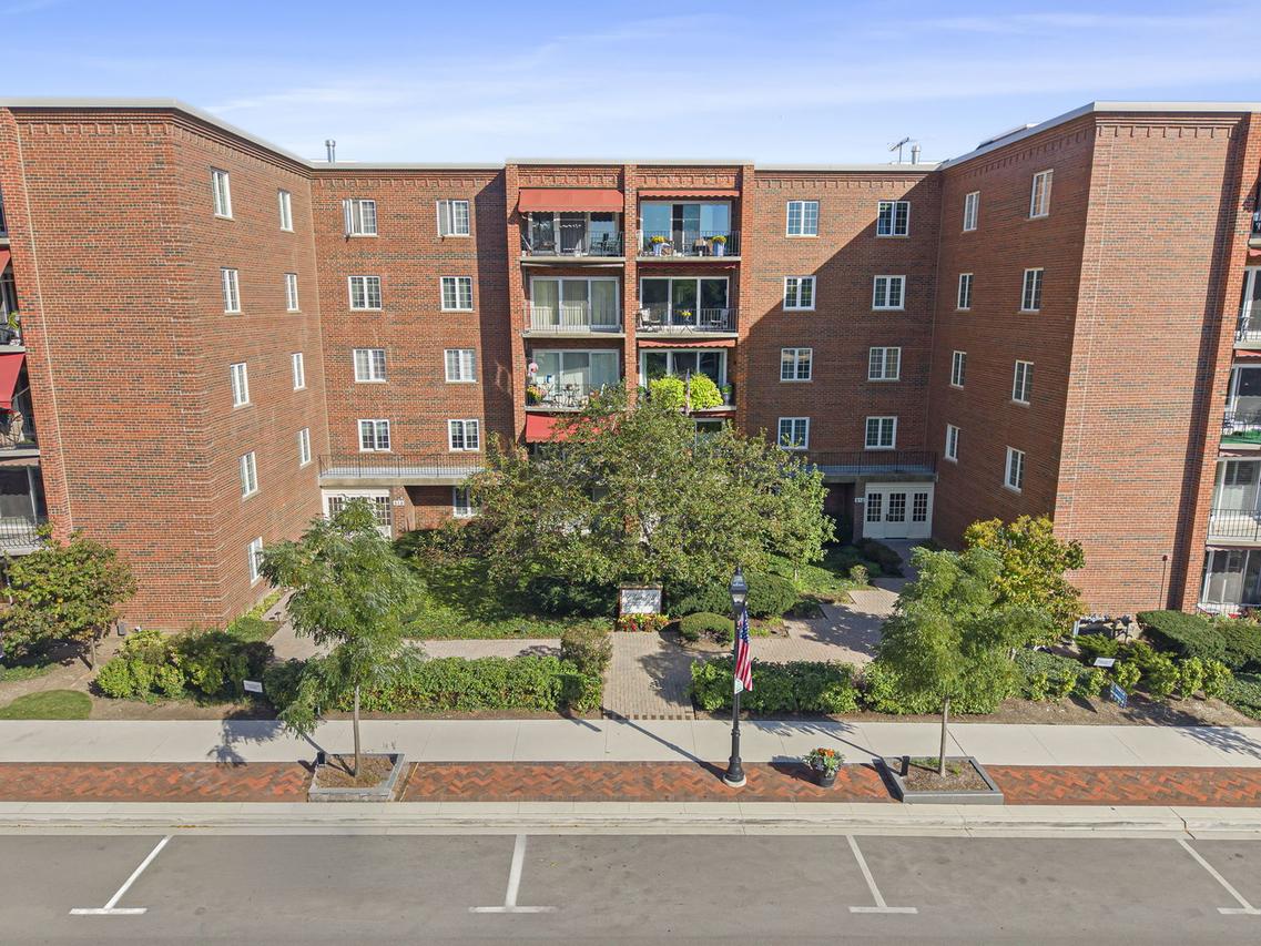 515 N Main St. #4AS, Glen Ellyn, IL 60137