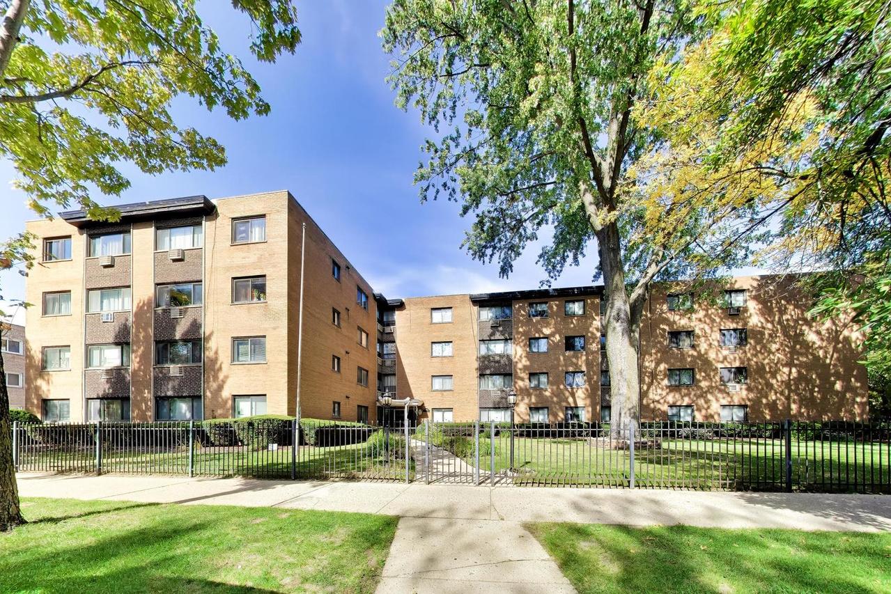 1600 W Greenleaf Ave. #102, Chicago, IL 60626