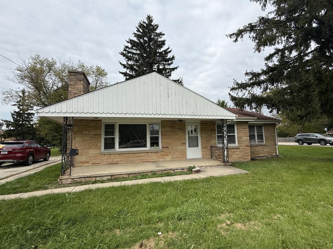 618 N Oplaine Rd., Gurnee, IL 60031