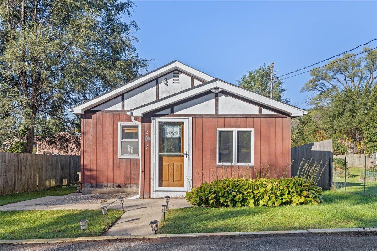 2413 Alton Rd., Mchenry, IL 60050