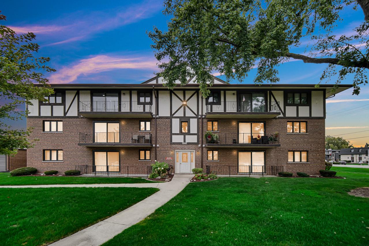 11042 S Theresa Cir. #3A, Palos Hills, IL 60465