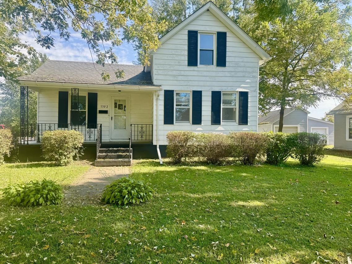 1302 SE 2nd Ave., Aledo, IL 61231