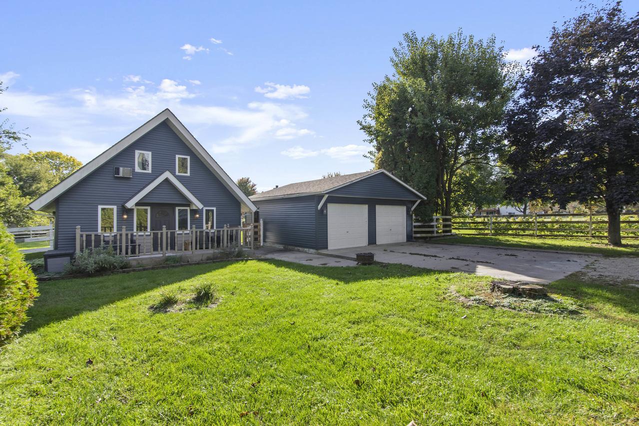 4686 E 2351st Rd., Lake Holiday, IL 60552