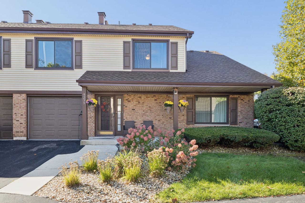 9239 Woodbury Ct., Orland Park, IL 60462