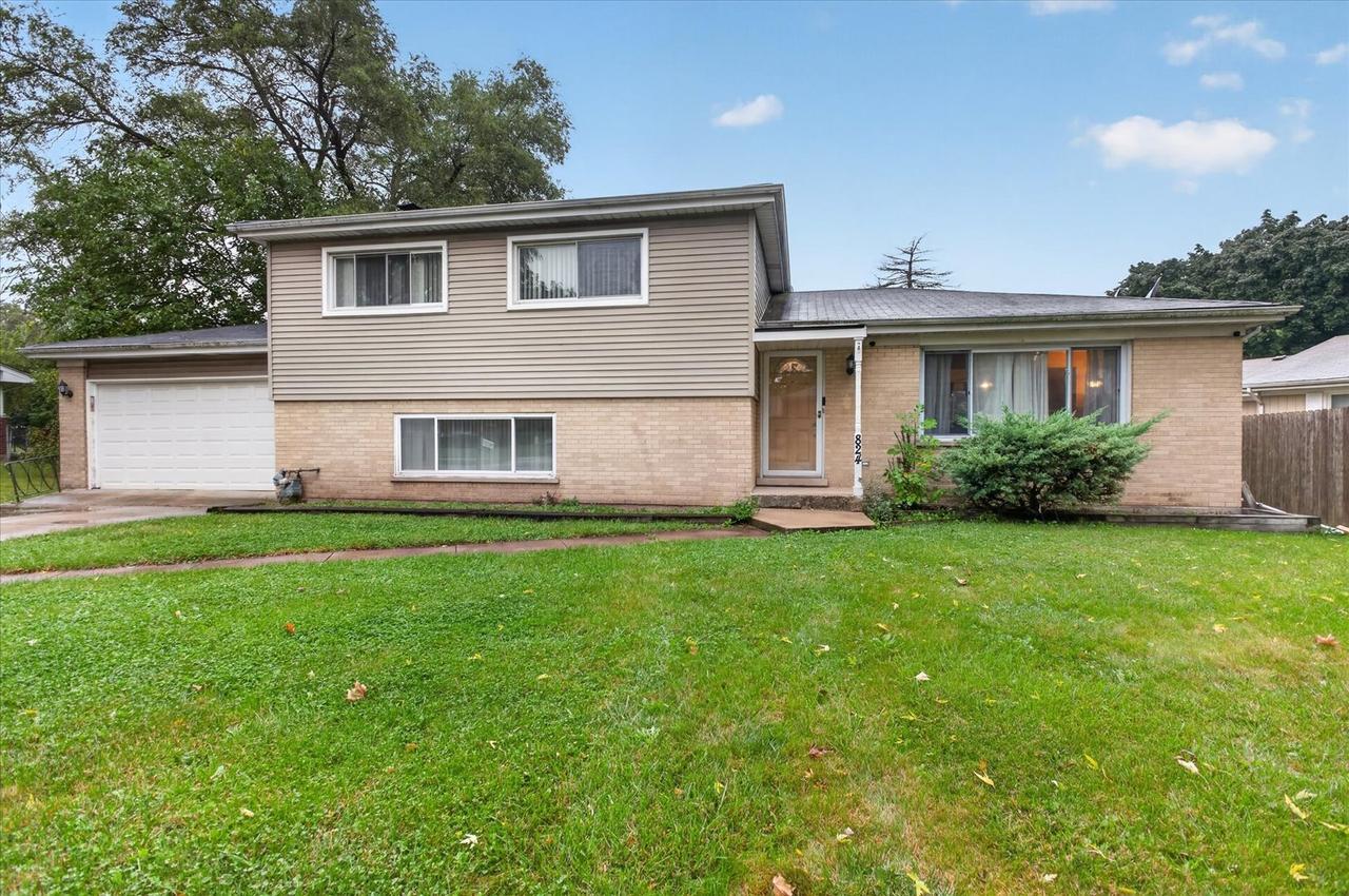 824 Dolores Dr., Bensenville, IL 60106