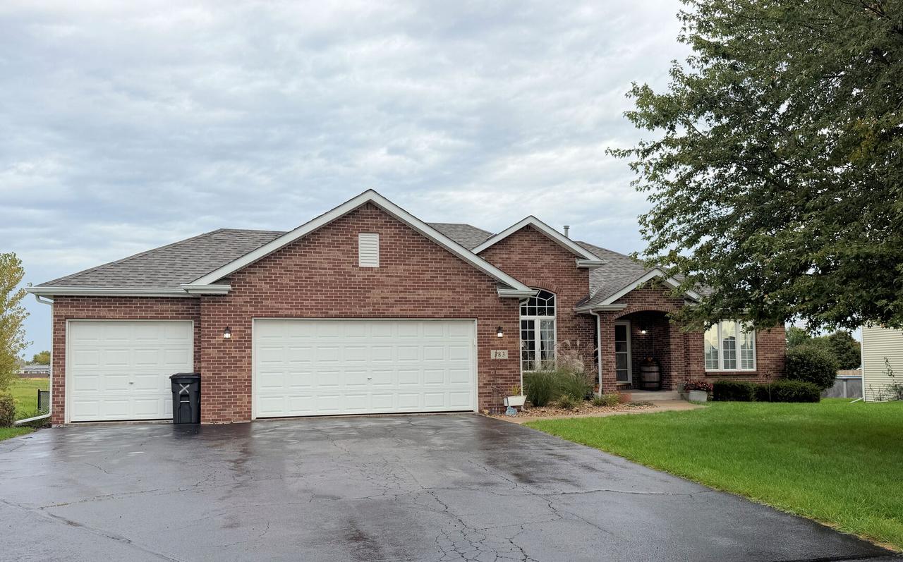 383 Red Fox Dr., Davis Junction, IL 61020