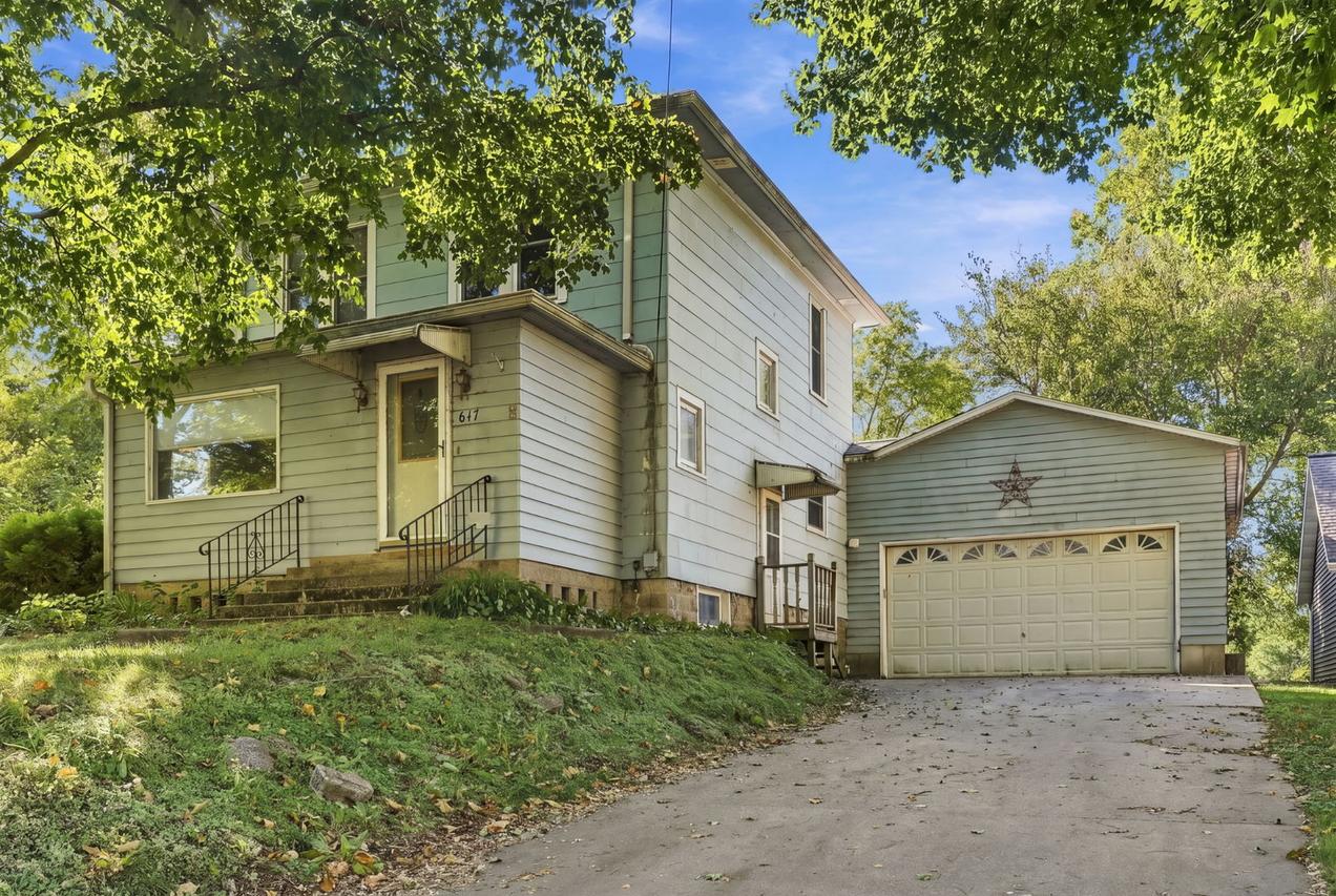 617 4th Ave., Dixon, IL 61021