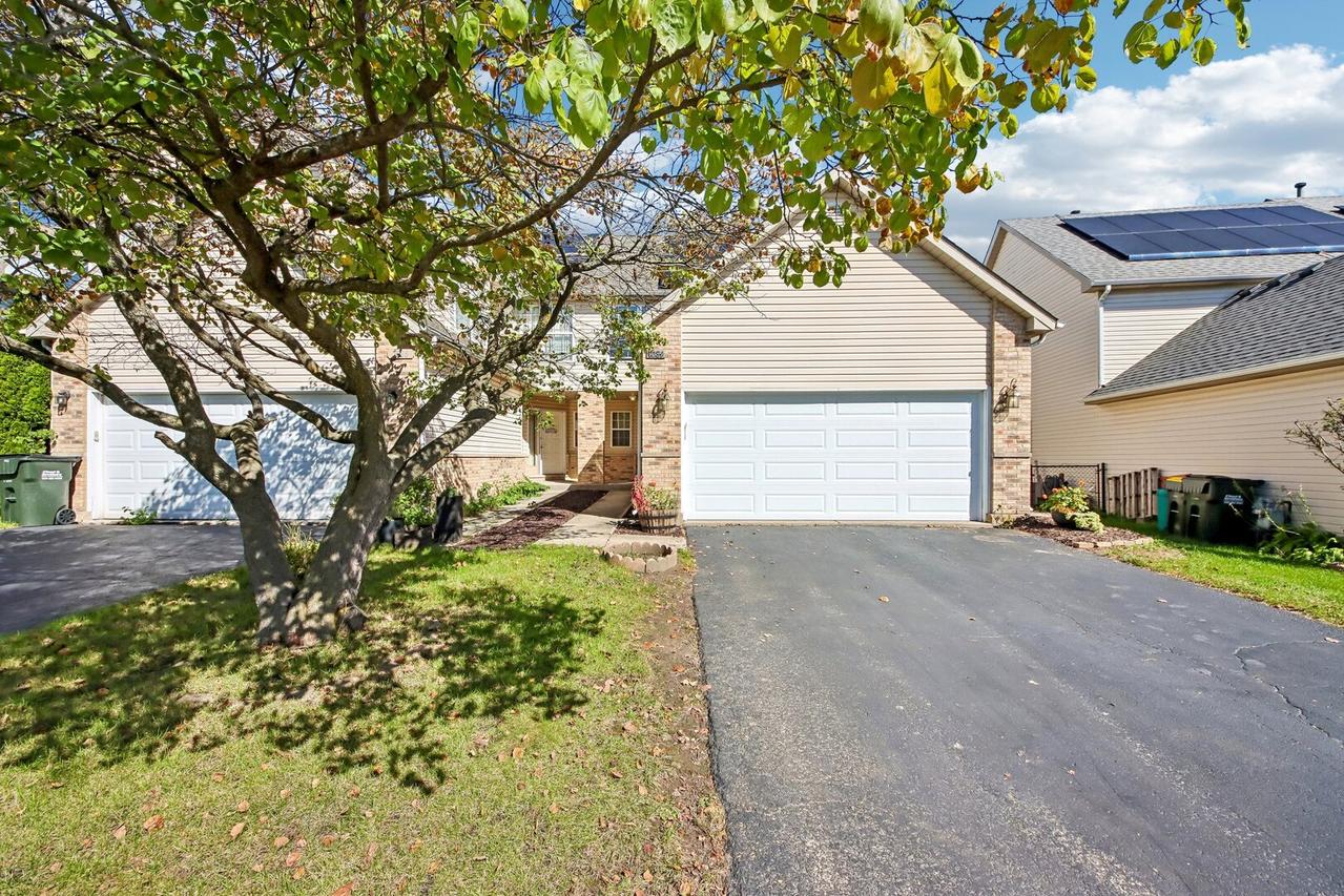 1084 Viewpoint Dr., Lake In The Hills, IL 60156