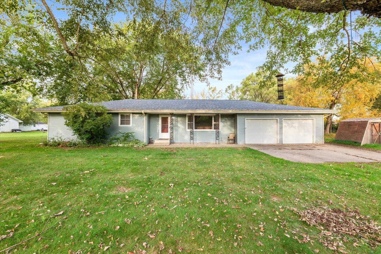 962 N Schmidt Rd., Braidwood, IL 60408