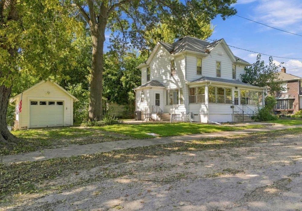 105 9th Ave., Sterling, IL 61081