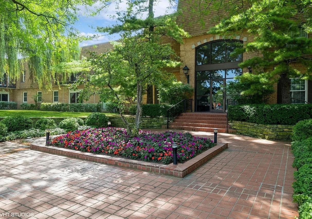 1220 Park Ave. #126, Highland Park, IL 60035