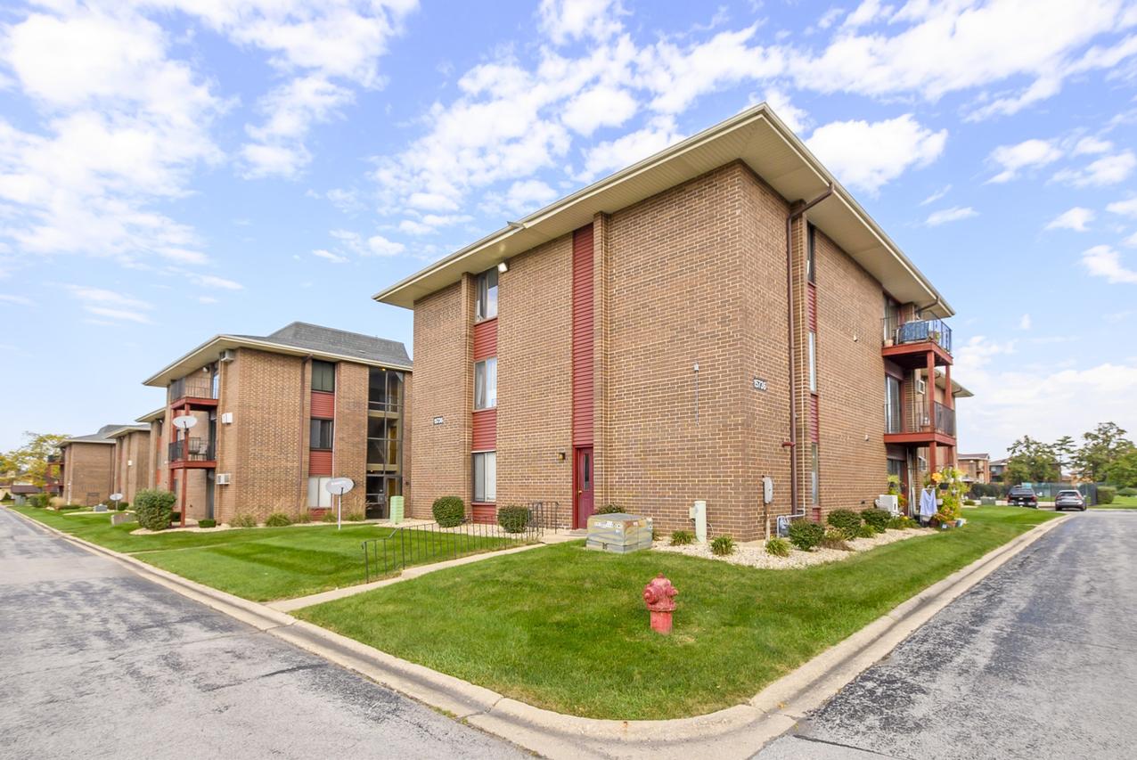 15736 Terrace Dr. #R02, Oak Forest, IL 60452