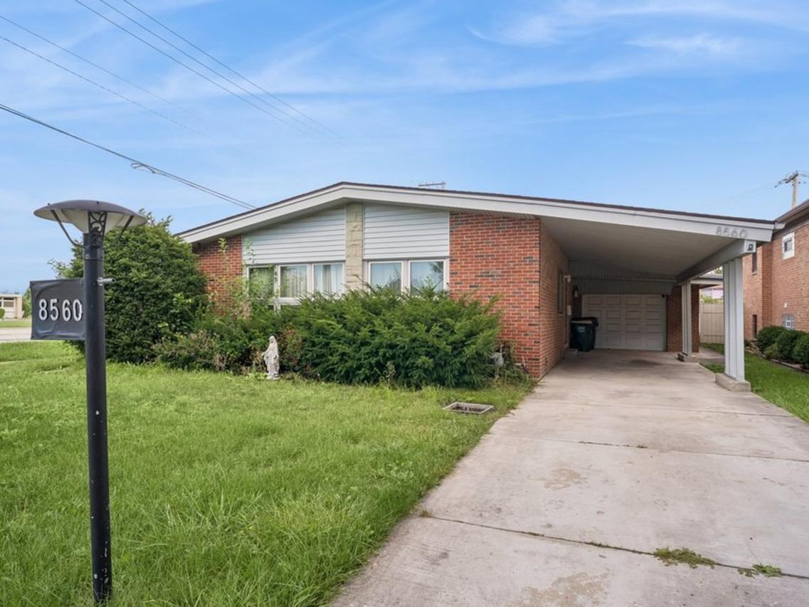 8560 W Clara Dr., Niles, IL 60714
