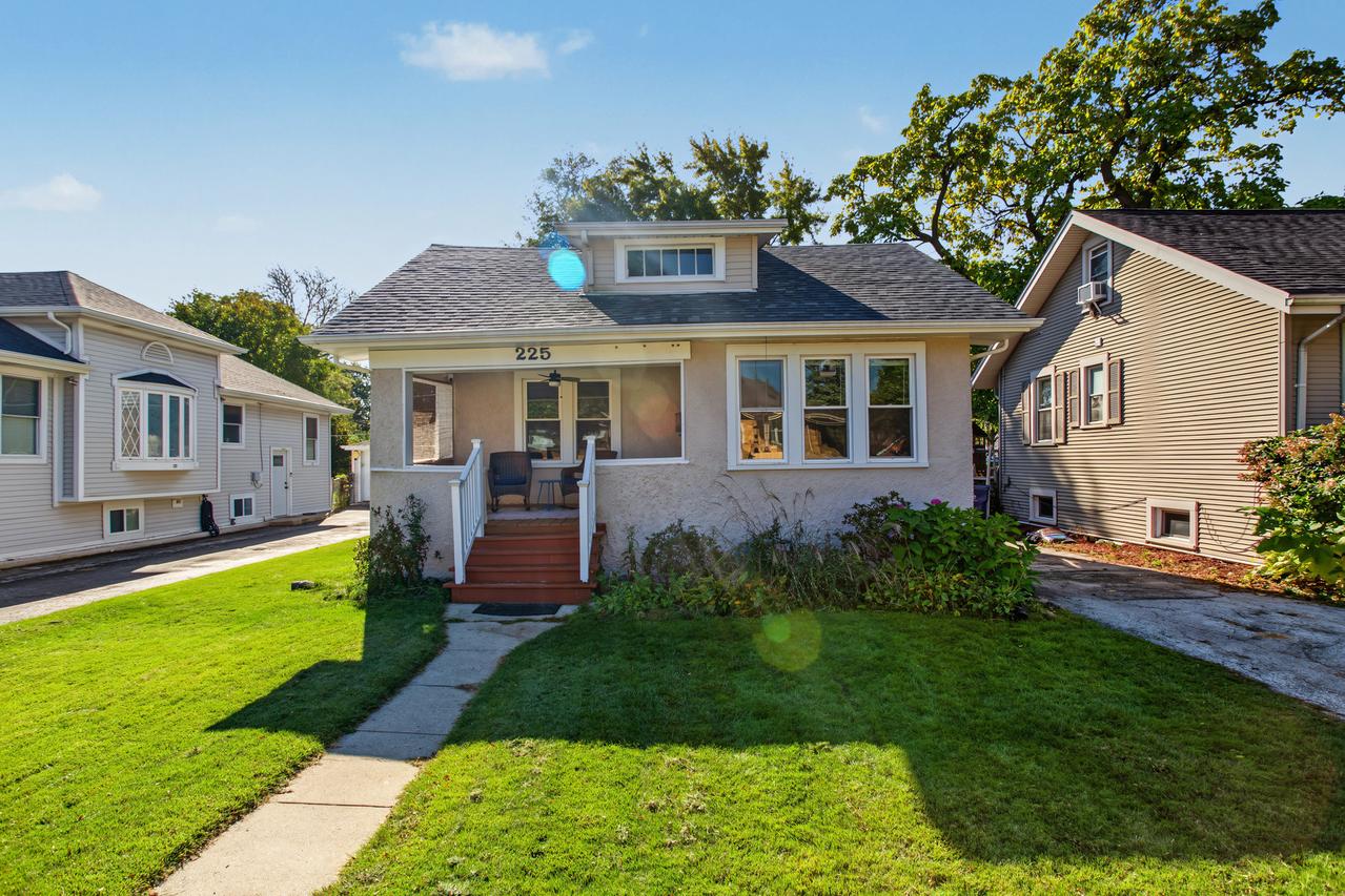 225 W School St., Villa Park, IL 60181