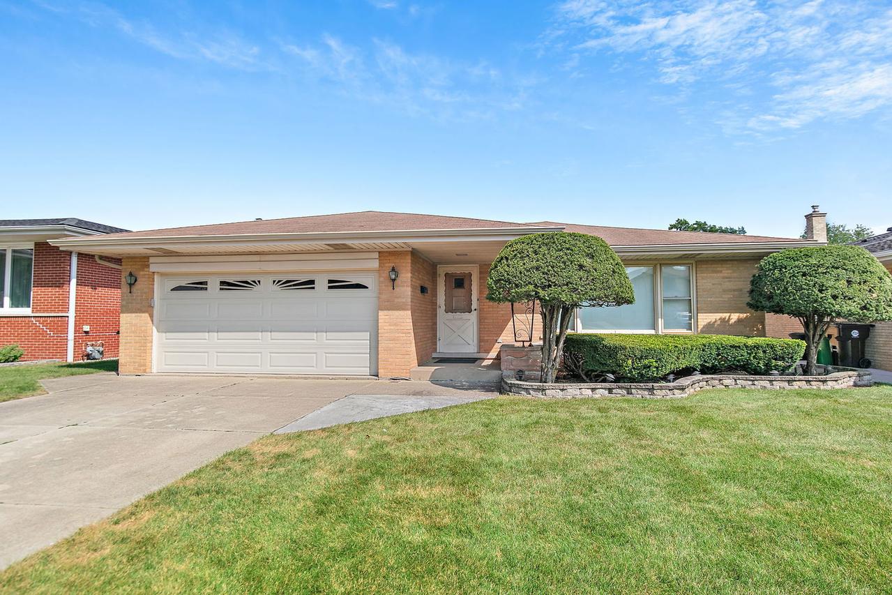 2831 Kensington Ave., Westchester, IL 60154