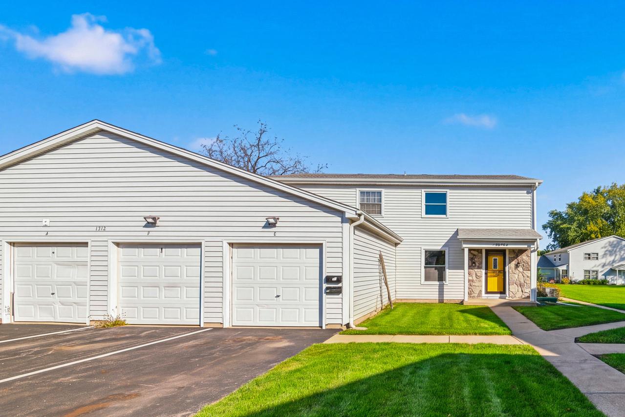 1312 S Glen Cir. #D, Aurora, IL 60506