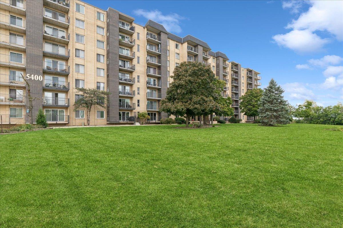 5400 Walnut Ave. #206, Downers Grove, IL 60515