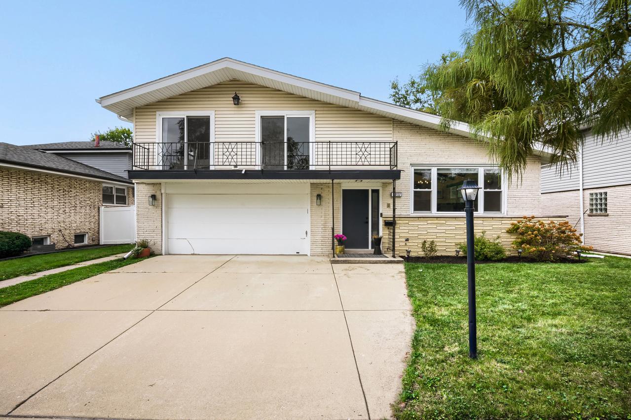 10932 S Kilbourn Ave., Oak Lawn, IL 60453