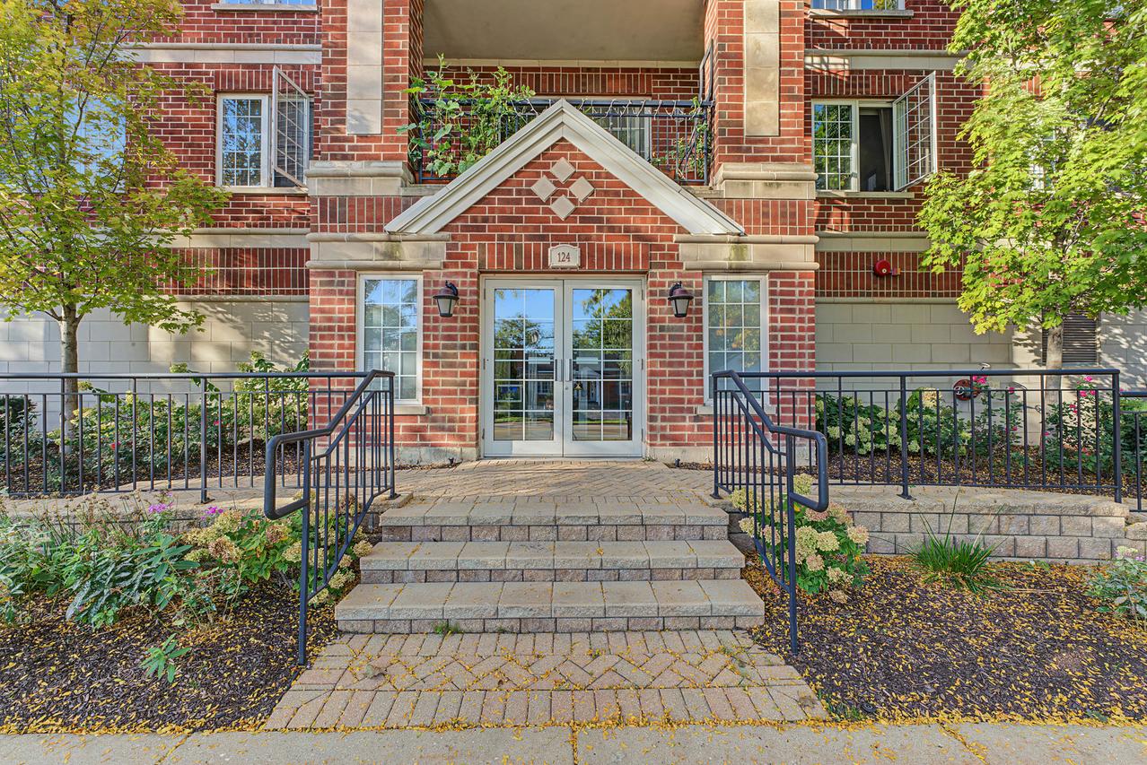 124 W Colfax St. #208, Palatine, IL 60067