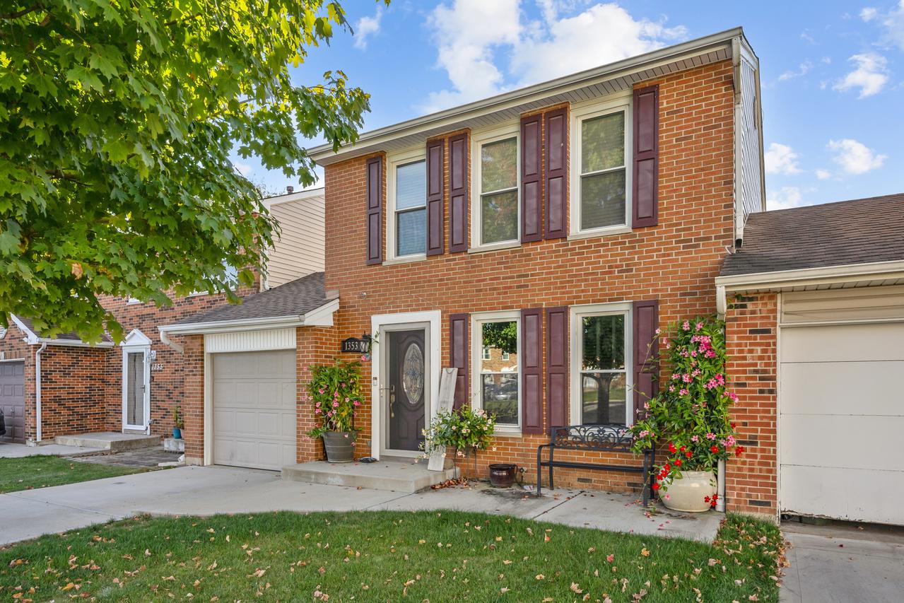 1353 Portsmouth Ct., Carol Stream, IL 60188