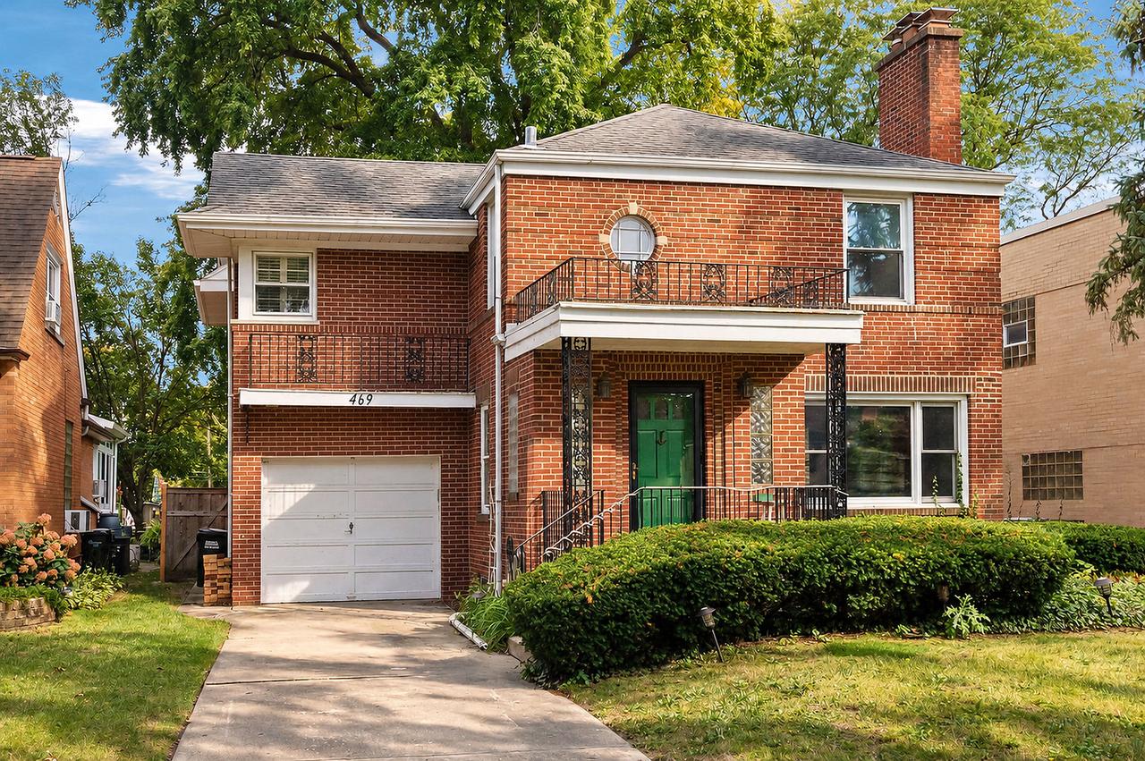 469 Uvedale Rd., Riverside, IL 60546