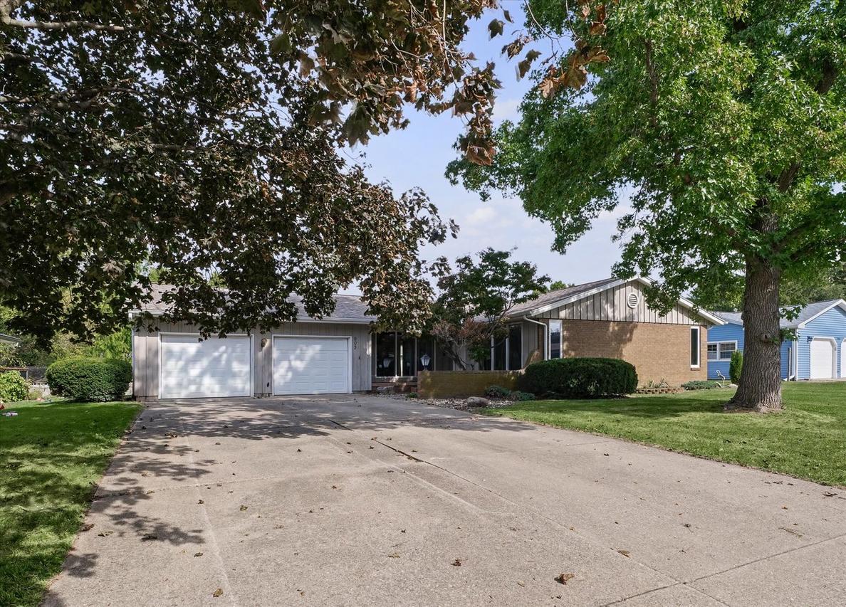 903 Crestview Dr., Monticello, IL 61856