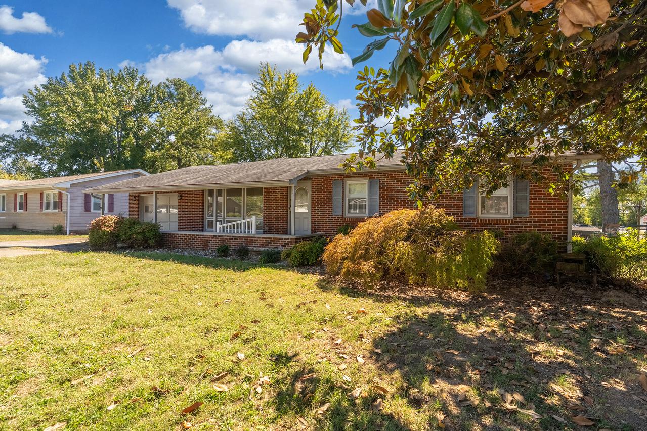 109 Lakeshore Dr., Carterville, IL 62918